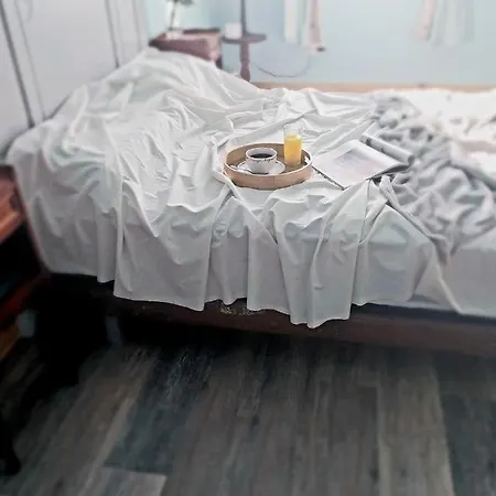 La Maison Vanillier Bed & Breakfast