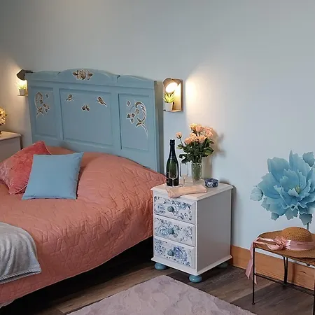 La Maison Vanillier Bed & Breakfast Saint-Cyr-du-Bailleul